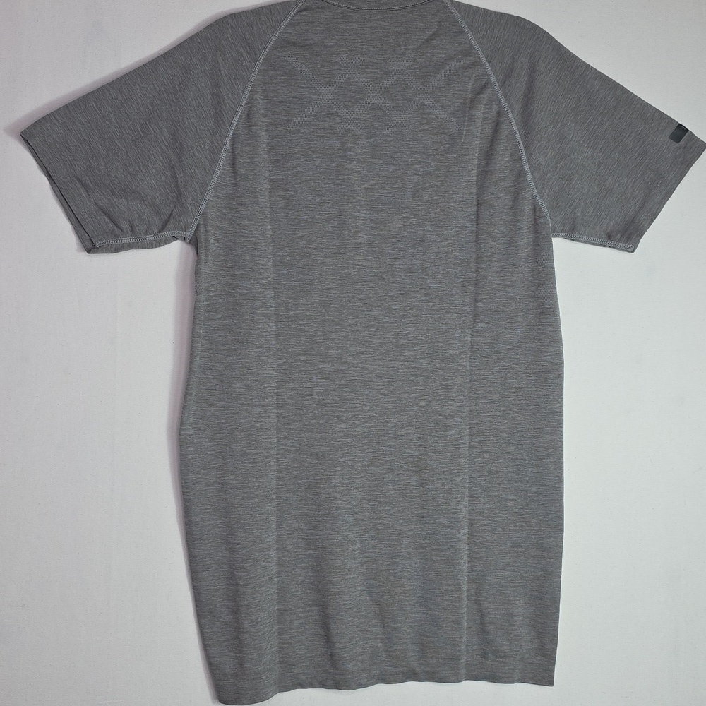 Rhone  essential Training shirt - Picture 3 of 12